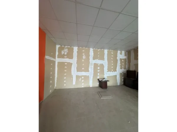 Tirane, jepet me qera ambjent biznesi Kati 1, 70 m² 650 € 