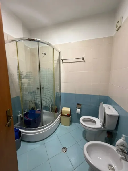 Tirane, jepet me qera apartament 1+1 Kati 2, 450 € 