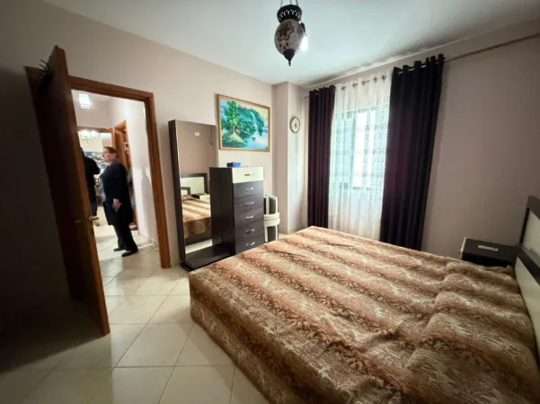 Tirane, jepet me qera apartament 1+1 Kati 2, 450 € 