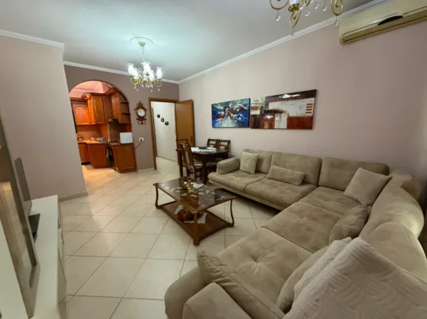Tirane, jepet me qera apartament 1+1 Kati 2, 450 € 