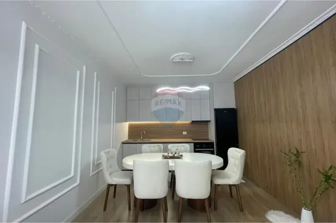 Tirane, jepet me qera 2+1 , 651 € 