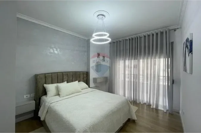 Tirane, jepet me qera 2+1 , 651 € 