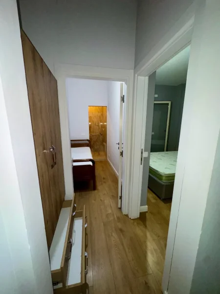 Tirane, jepet me qera apartament 1+1+Aneks+Ballkon Kati 2, 65 m² 350 € (Selite)