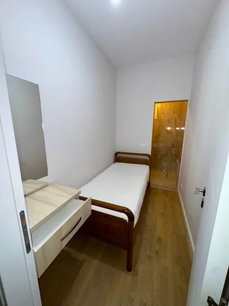 Tirane, jepet me qera apartament 1+1+Aneks+Ballkon Kati 2, 65 m² 350 € (Selite)