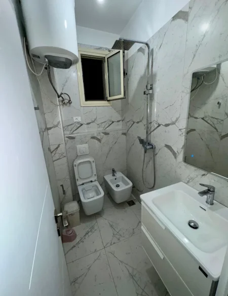 Tirane, jepet me qera apartament 1+1+Aneks+Ballkon Kati 2, 65 m² 350 € (Selite)