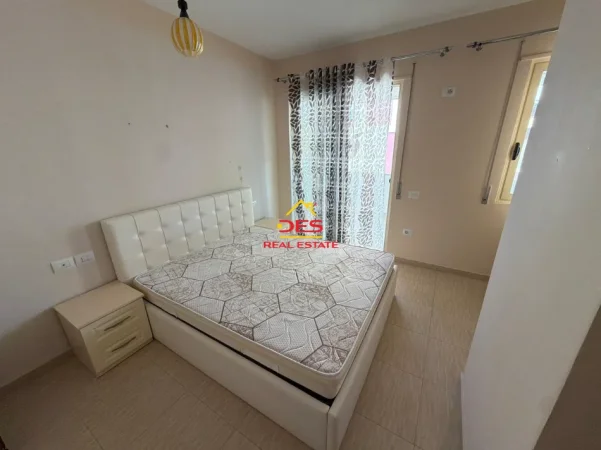 Vlore, jepet me qera apartament 2+1+Ballkon Kati 7, 400 € (Rruga Misto Mele)