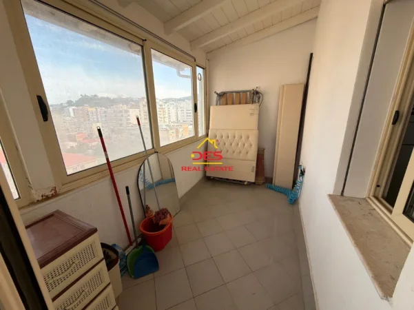 Vlore, jepet me qera apartament 2+1+Ballkon Kati 7, 400 € (Rruga Misto Mele)