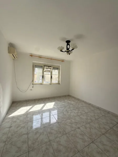 Tirane, jepet me qera apartament 2+1+Ballkon Kati 6, (Rruga Islam Alla, Myslym Shyr)