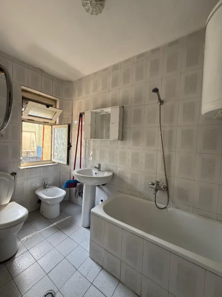 Tirane, jepet me qera apartament 2+1+Ballkon Kati 6, (Rruga Islam Alla, Myslym Shyr)