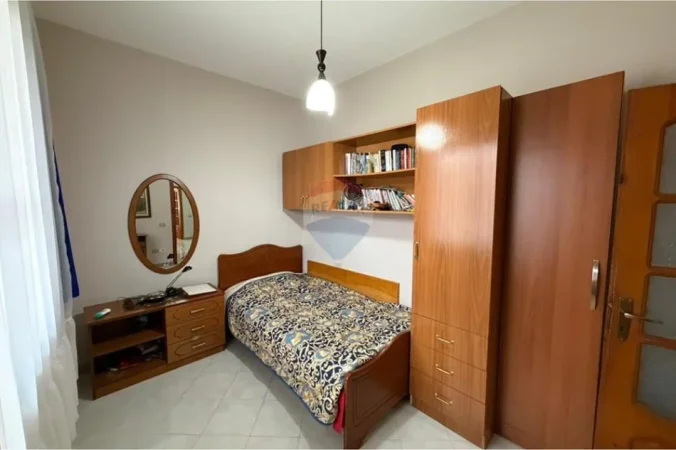 Tirane, jepet me qera 1+1 , 600 € 