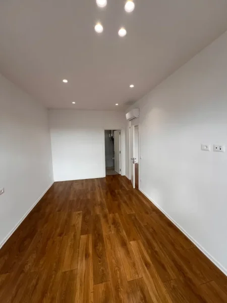 Tirane, jepet me qera ambjent biznesi Kati 20, 105 m² 1.200 € (Rruga e Kavajes)