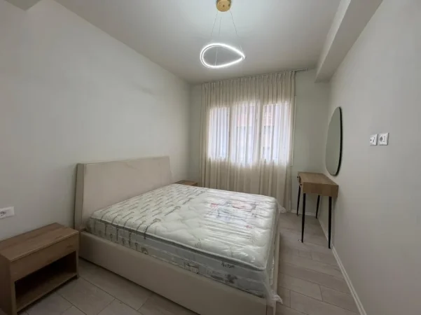 Tirane, jepet me qera apartament 1+1 Kati 3, 82 m² 650 € (Astir)