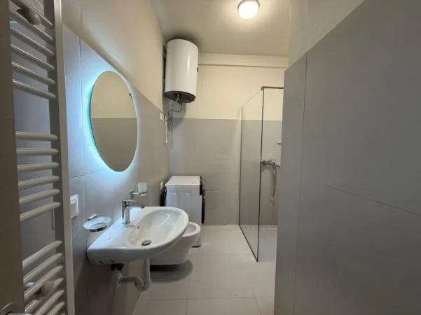 Tirane, jepet me qera apartament 1+1 Kati 3, 82 m² 650 € (Astir)