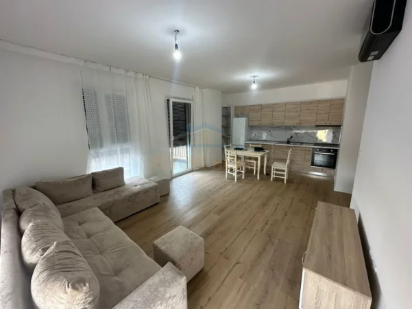 Tirane, jepet me qera apartament 2+1 Kati 2, 100 m² 625 € (Trio Tower ne Don Bosko)