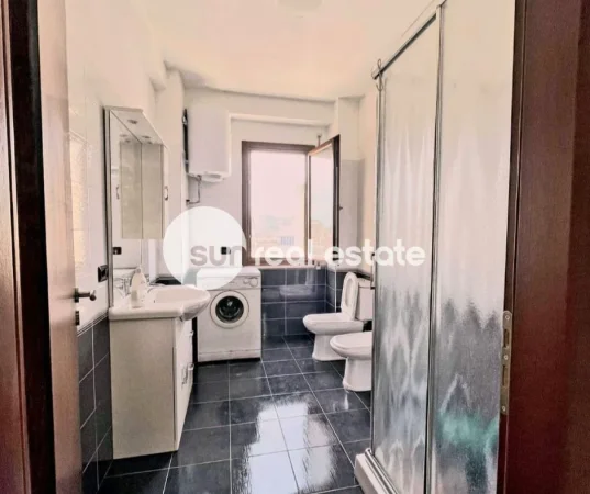 Shkoder, jepet me qera apartament 2+1+Ballkon Kati 5, 93 m² 500 € (Pallati tek Elita, Shkodër)