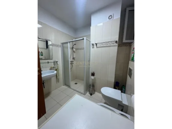 Tirane, jepet me qera apartament 2+1+Ballkon Kati 6, 114 m² 850 € (zonën e ATSh, Pazarit të Ri)