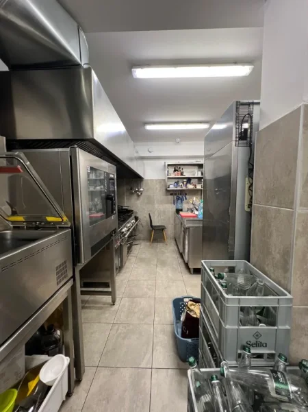 Tirane, shitet bar-resorant Kati 0, 110 m² 310.000 € (Kodra e Diellit)