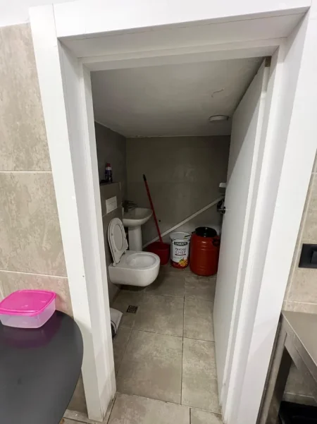 Tirane, shitet bar-resorant Kati 0, 110 m² 310.000 € (Kodra e Diellit)