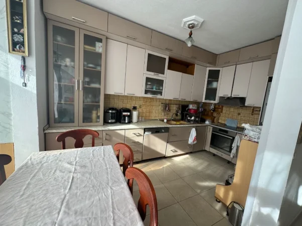 Tirane, shitet apartament 2+1 Kati 3, 110 m² 203.000 € (Kodra e Diellit)