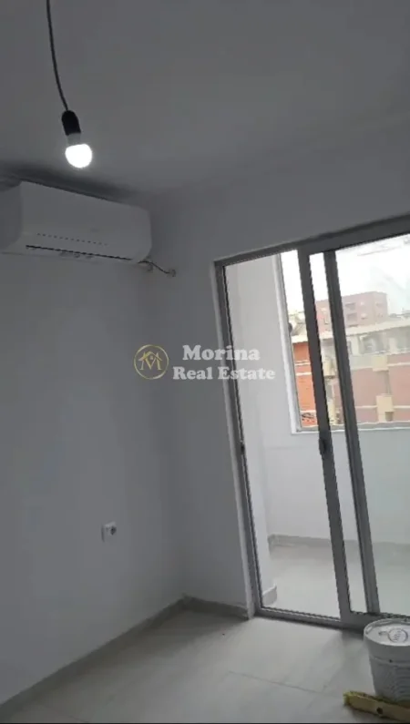 Tirane, jepet me qera apartament 3+1 Kati 5, 120 m² 700 € (Rruga e Kavajes)