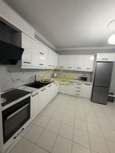 Tirane, jepet me qera apartament 2+1 Kati 4, 110 m² 500 € (ASTIR)