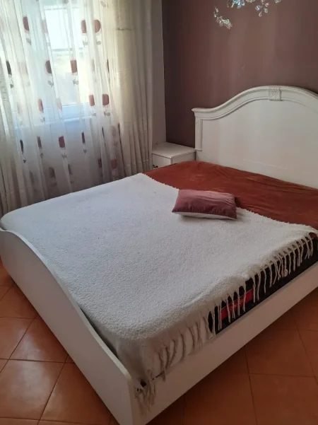 Tirane, jepet me qera apartament 1+1+Ballkon Kati 2, 70 m² 650 € (Stadiumi Air Albania /Rr.Dervish Hima)