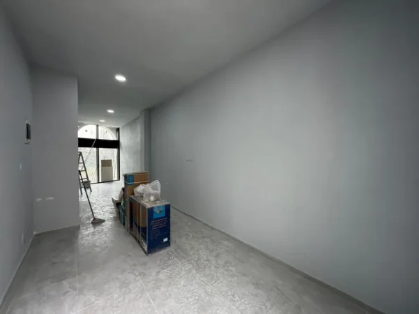 Tirane, jepet me qera ambjent biznesi Kati 0, 40 m² 400 € (Astir)