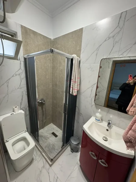 Tirane, jepet me qera apartament 2+1+PARKIM, Kati 2, 90 m² 500 € (RRUGA JORDAN MISJA)