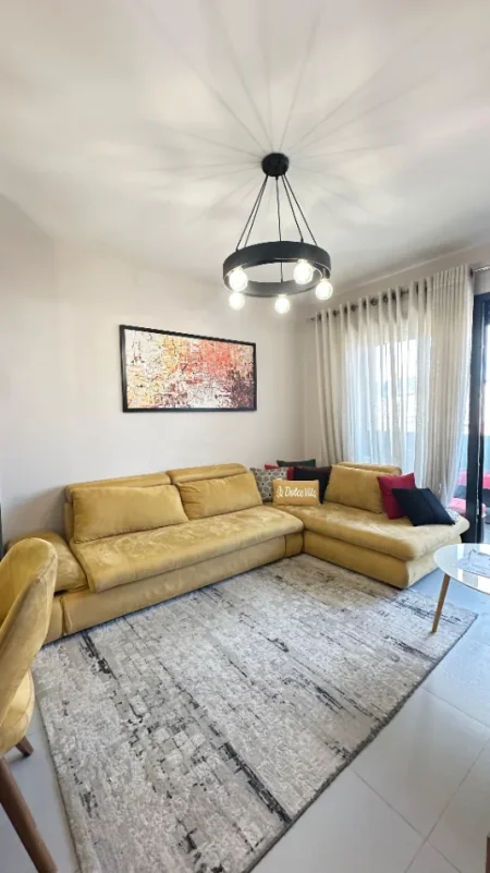 Tirane, jepet me qera apartament 1+1+Ballkon Kati 7, 70 m² (Stadiumi Dinamo)💶Cmimi: 85.000 Leke
