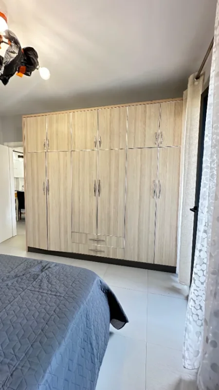 Tirane, jepet me qera apartament 1+1+Ballkon Kati 7, 70 m² (Stadiumi Dinamo)💶Cmimi: 85.000 Leke