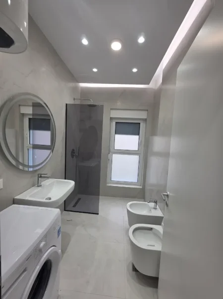 Tirane, jepet me qera apartament 2+1+Ballkon Kati 7, 70 m² 500 € (Rruga Pasho Hysa)