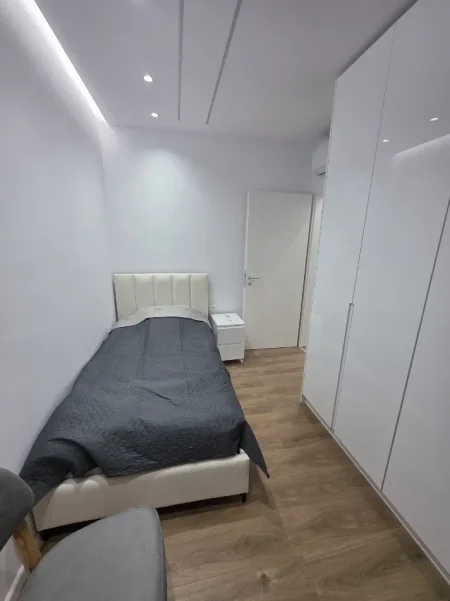Tirane, jepet me qera apartament 2+1+Ballkon Kati 7, 70 m² 500 € (Rruga Pasho Hysa)