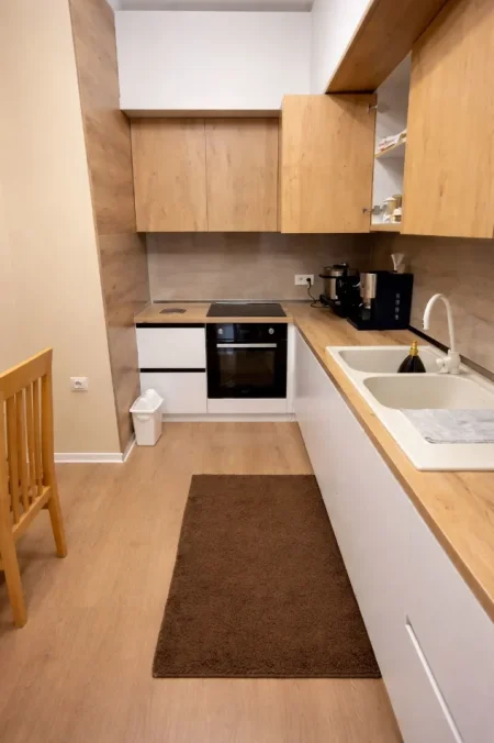 Tirane, jepet me qera apartament 3+1 Kati 3, 110 m² 650 € (GRAND GALLERY)