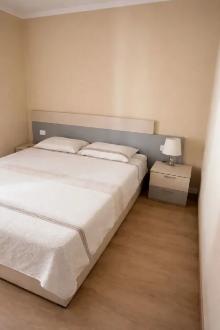 Tirane, jepet me qera apartament 3+1 Kati 3, 110 m² 650 € (GRAND GALLERY)