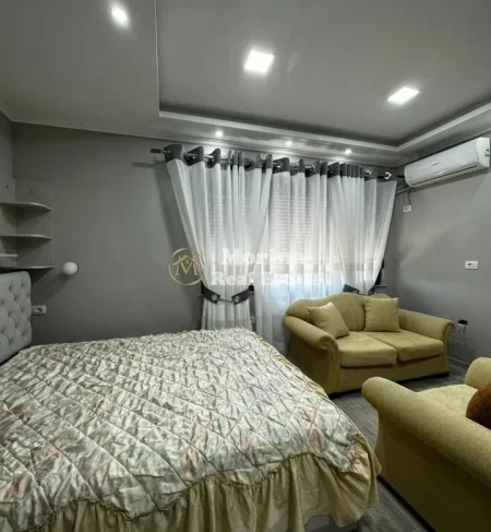 Tirane, jepet me qera garsonier Kati 6, 42 m² 350 € (Casa Italia)