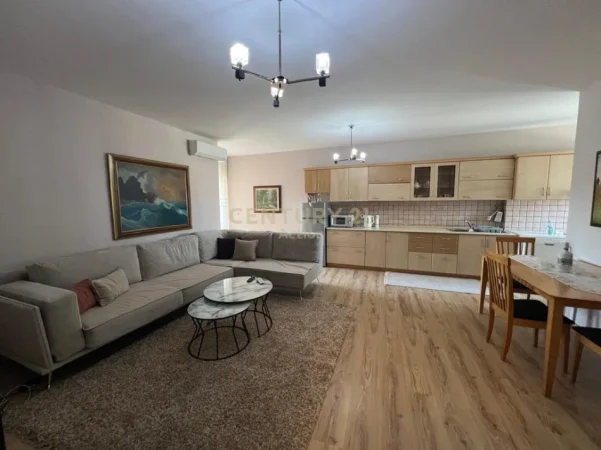 Tirane, jepet me qera apartament 1+1 Kati 10, 70 m² 600 € (Ambasada Amerikane)