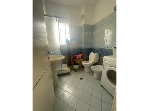 Tirane, jepet me qera apartament 2+1 Kati 3, 79 m² 400 € (Rruga e Thesarit)