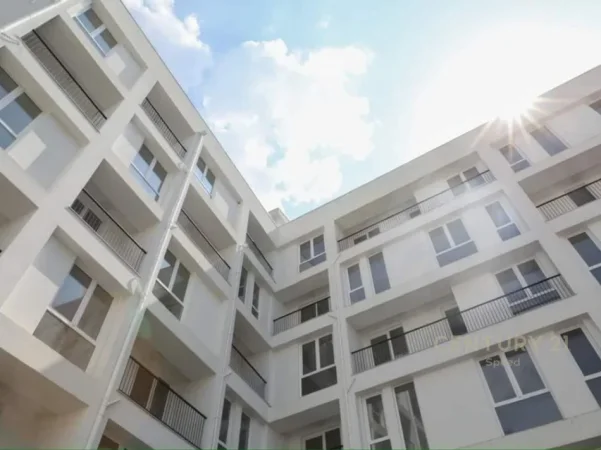 Tirane, jepet me qera apartament 2+1 Kati 1, 95 m² 430 € (rruga 5 maji)