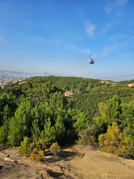 Tirane, shitet toke , 2.000 m² 120.000 € (Linze)