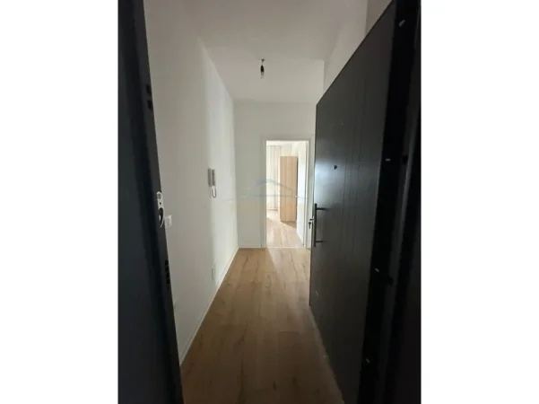 Tirane, jepet me qera apartament 2+1 Kati 2, 100 m² 625 € (Rruga Don Bosko , Trio Tower)