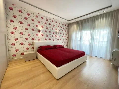 Tirane, jepet me qera apartament 3+1 Kati 3, 160 m² 1.500 € 