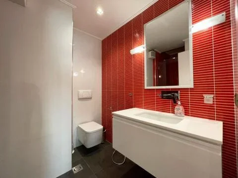 Tirane, jepet me qera apartament 3+1 Kati 3, 160 m² 1.500 € 