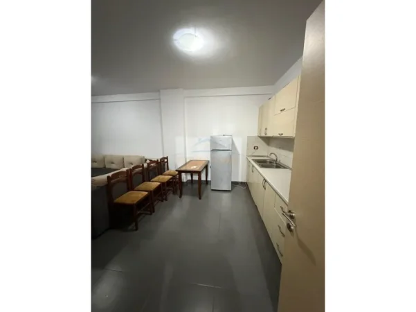 Tirane, jepet me qera apartament 2+1 Kati 7, 88 m² 550 € (Unaza e Re)