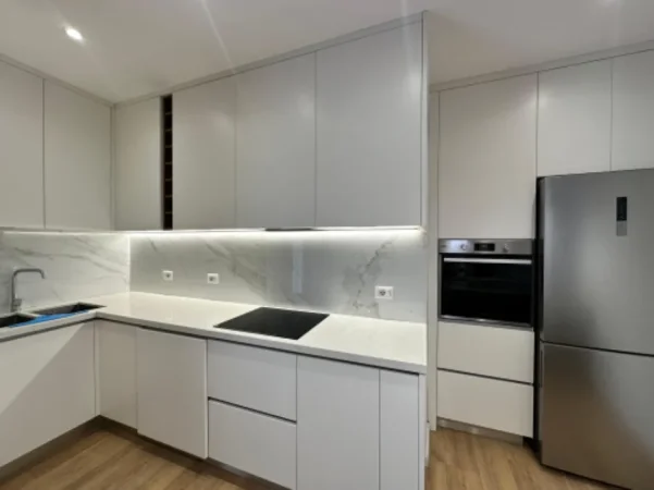 Tirane, jepet me qera apartament 2+1 Kati 3, 120 m² 1.300 € (Kopshti Zoologjik)
