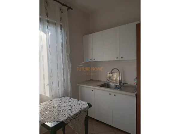 Tirane, jepet me qera apartament 3+1 Kati 2, 132 m² 550 € (Ali Demi)