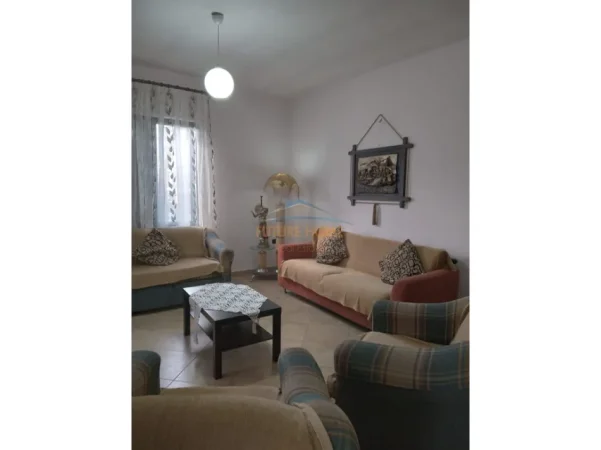 Tirane, jepet me qera apartament 3+1 Kati 2, 132 m² 550 € (Ali Demi)