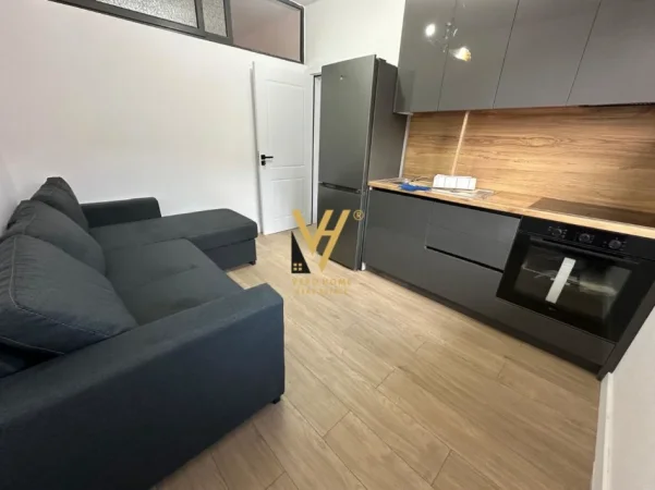 Tirane, jepet me qera apartament 1+1+Ballkon Kati 8, 75 m² 420 € (5 MAJI)