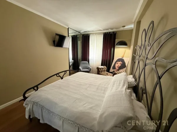 Tirane, jepet me qera apartament 2+1 Kati 7, 120 m² 1.100 € (Komuna e Parisit)