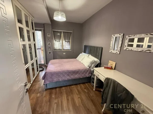 Tirane, jepet me qera apartament 2+1 Kati 7, 120 m² 1.100 € (Komuna e Parisit)