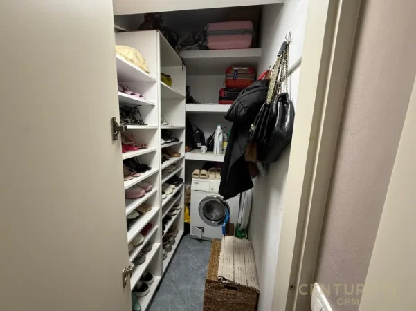 Tirane, jepet me qera apartament 2+1 Kati 7, 120 m² 1.100 € (Komuna e Parisit)